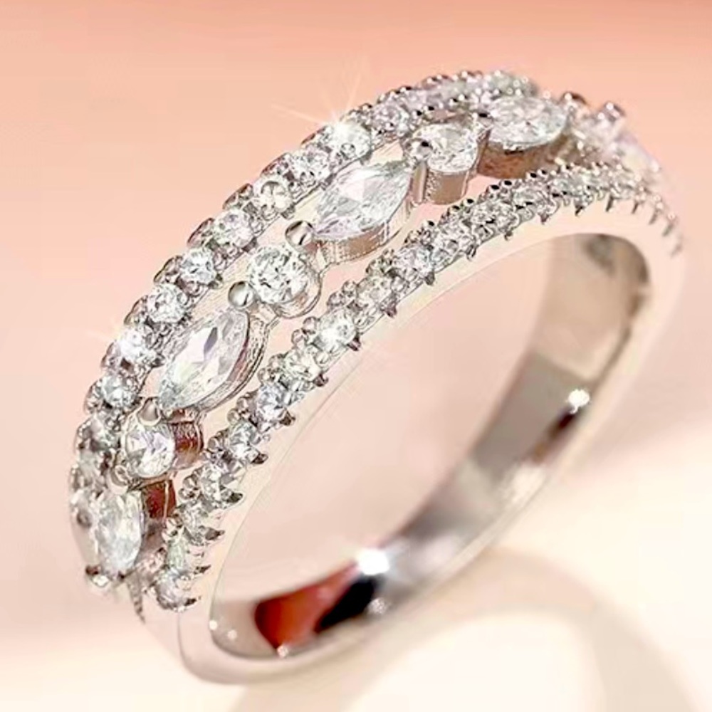 ♥️Ring 3 rows of marquis’s cut, geometric round cuts  zircons together /one ring